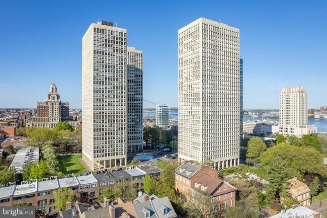 Building Photo - 200 Locust St