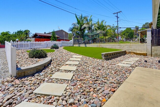 Building Photo - Beautifully Updated 3-Bedroom Home with Large Yard, Garage & Included Appliances!