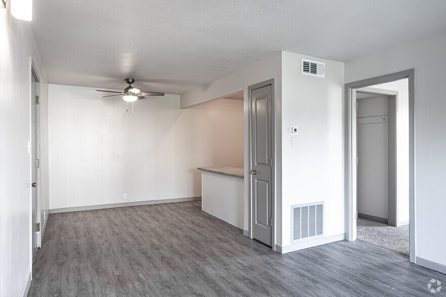 1BR, 1BA - 625 SF - Fieldhouse View Newly Renovated 1 and 2 Be...