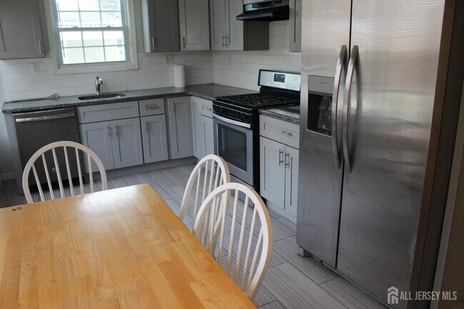 Building Photo - 899 Green St