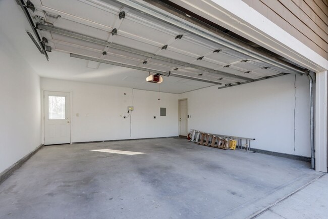 Building Photo - 3 Bed / 3 Bath single family home with huge backyard in Foster City. YouTube tour!!