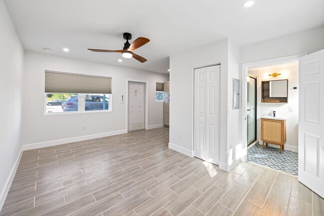 Interior Photo - 3012 Broadway