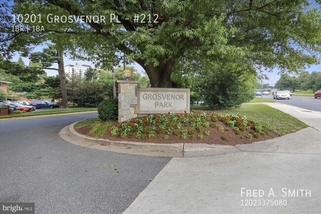 Building Photo - 10201 Grosvenor Pl