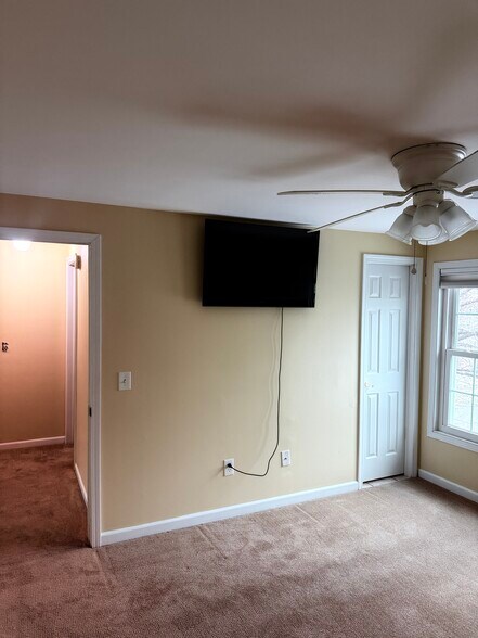 Building Photo - 2275 Nutmeg Ct