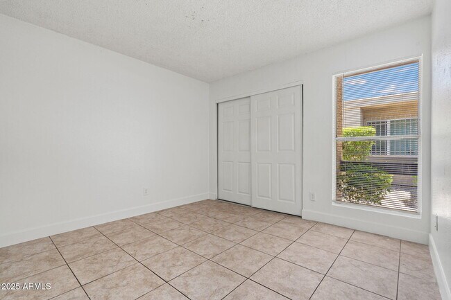 Building Photo - 2698 N 43rd Ave