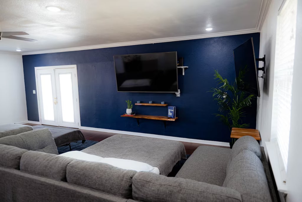 Building Photo - 1011 E Wintergreen Rd