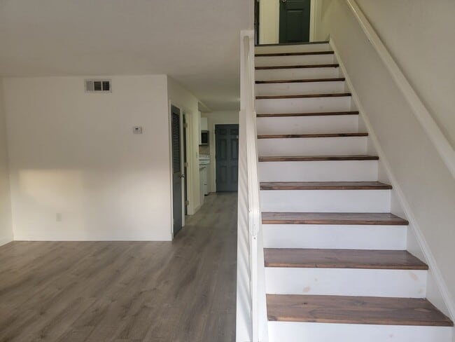 Building Photo - Rent a Community..Prime Location - Granite/LVT/SS Appliances
