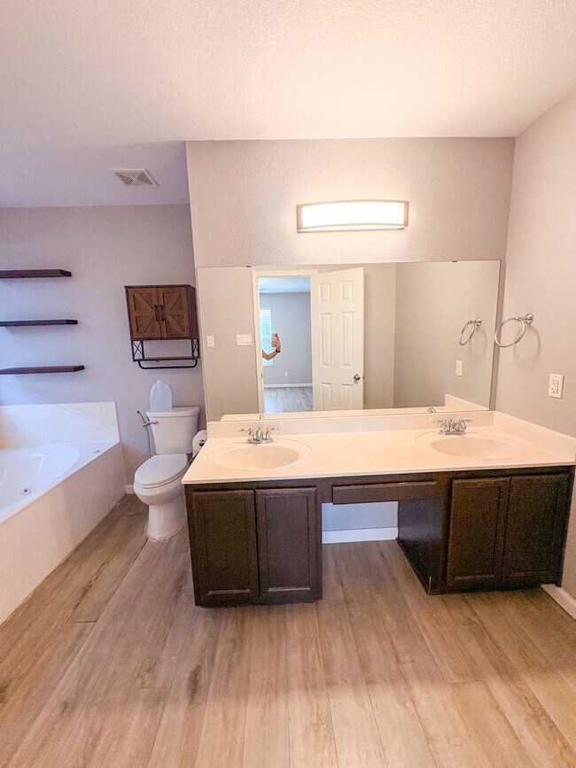 Building Photo - 6512 Taree Loop