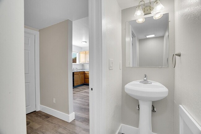 Building Photo - $2,465.00, 2 bed, 1.5 bath, located in Denver