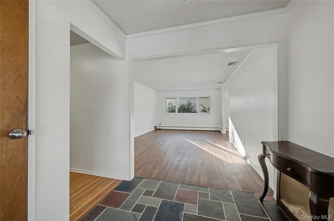 Building Photo - 38 Park Dr E