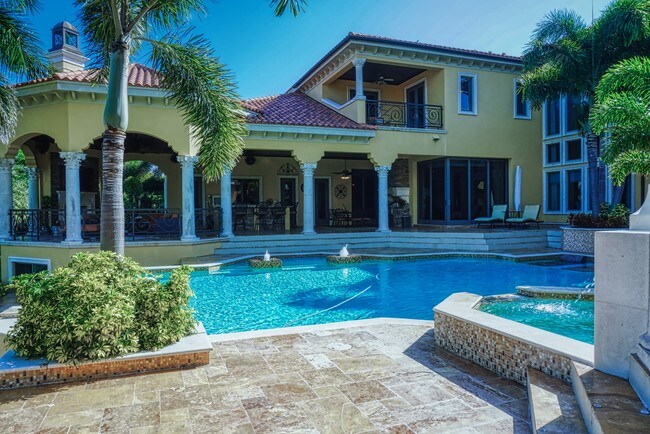 Building Photo - 1363 Oceanview Dr