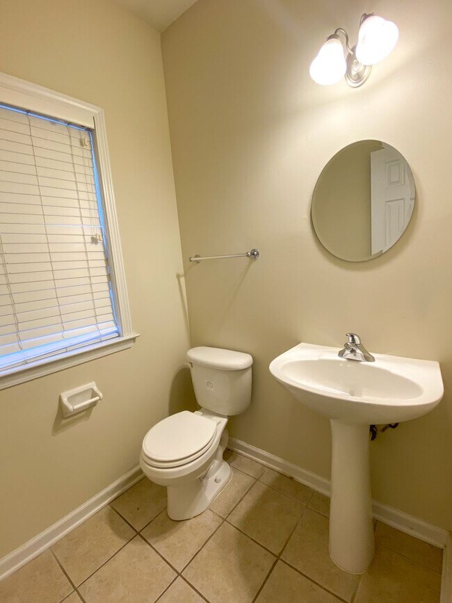 Building Photo - 3 bedroom 2.5 bathroom in Harbor Town Memphis