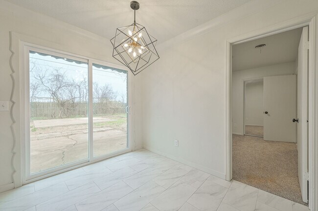 Building Photo - 3133 Delmar Rd