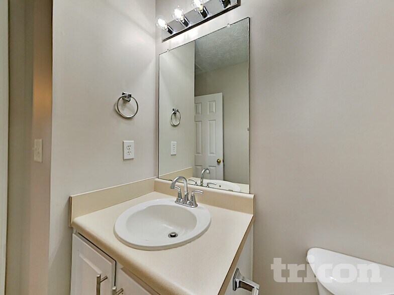 Building Photo - 806 Board Walk Ct