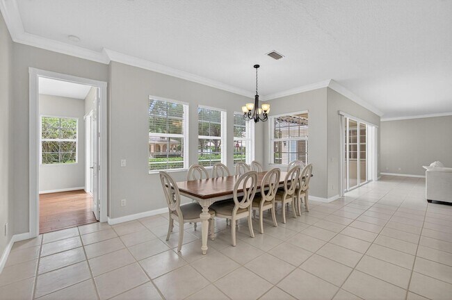 Building Photo - 121 Savona Dr