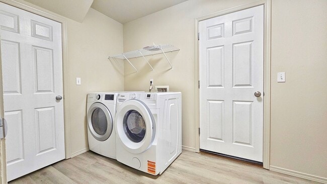 Building Photo - Beautiful 5 bed 2.5 Bath Home in Renton Highlands