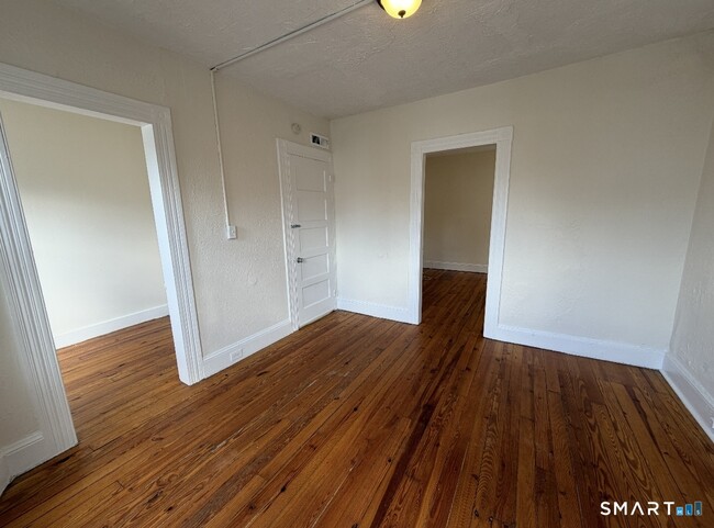Building Photo - 120 Rennell St