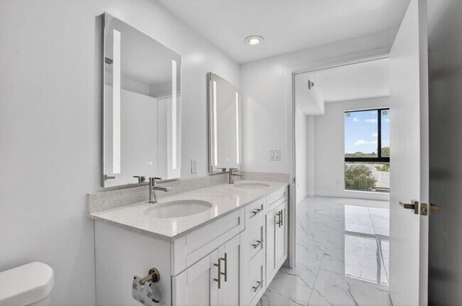 Building Photo - 250 W Hidden Valley Blvd