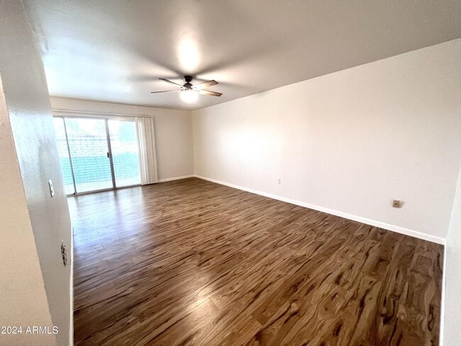 Building Photo - 9815 W Lancaster Dr