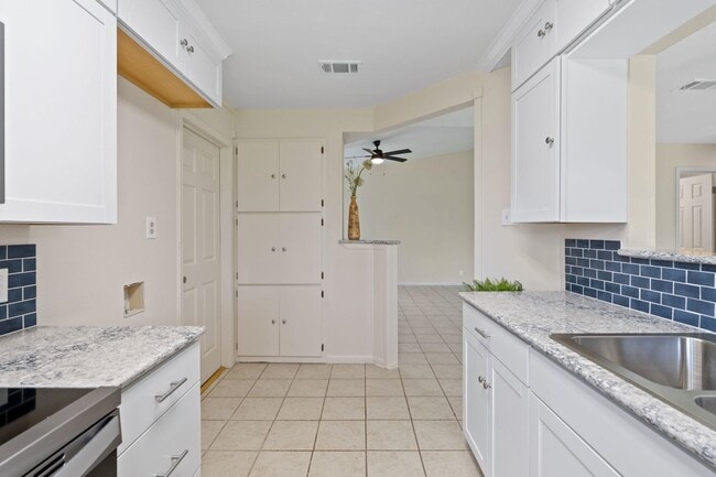 Building Photo - 609 Aspen Ln