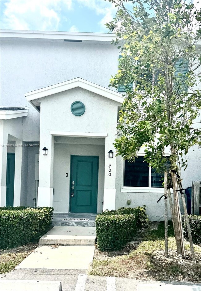 Building Photo - 400 NW 12th Ave