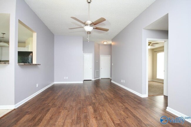 Building Photo - 105 Oakline Dr