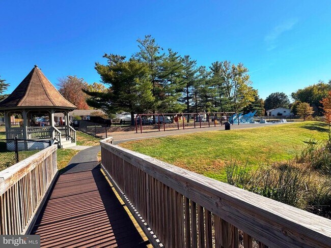 Building Photo - 1803 E Beech Rd