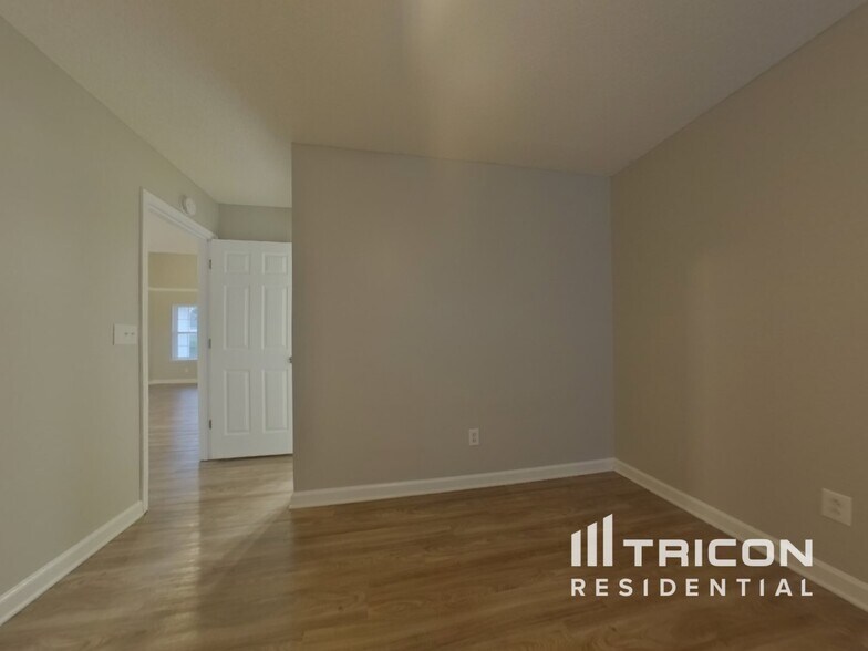 Building Photo - 121 Riglaw Cir
