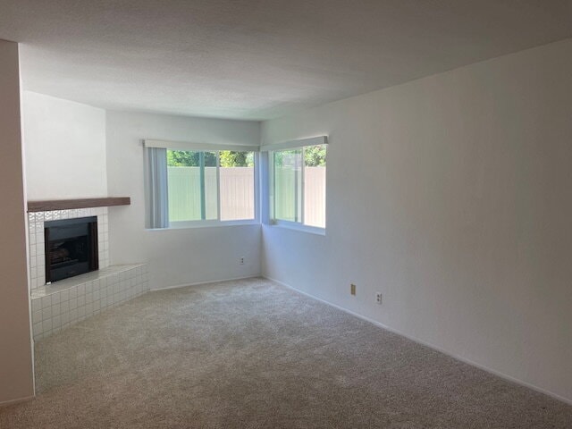 Building Photo - "Charming 3-Bed, 3-Bath Townhouse with Guest Suite & Fireplace in Carlsbad Oasis!"