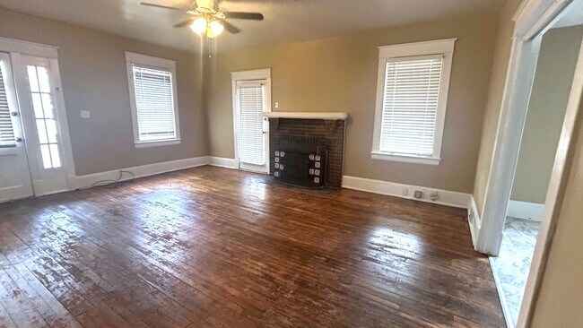 Building Photo - PARK117