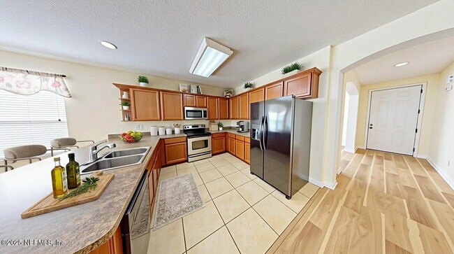 Building Photo - 15707 Lexington Park Blvd