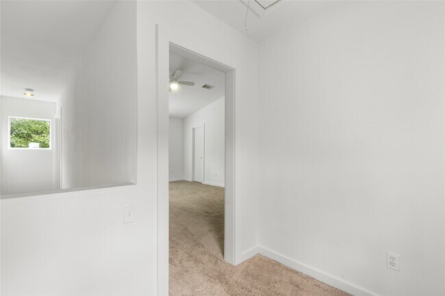 Building Photo - 6935 Yellowstone Way Dr