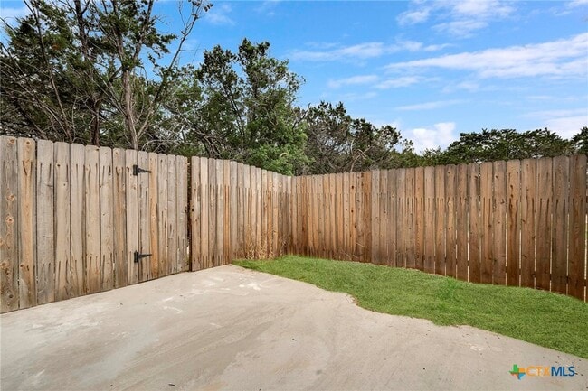 Building Photo - 349 Will Rogers Dr
