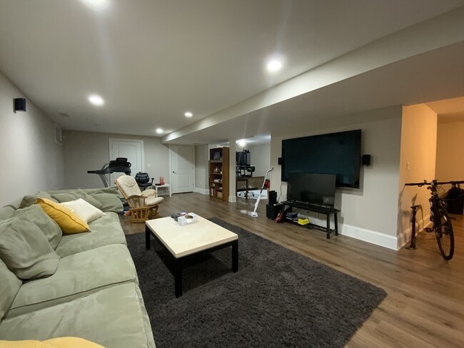 Primary Photo - 35 Rindge Ave