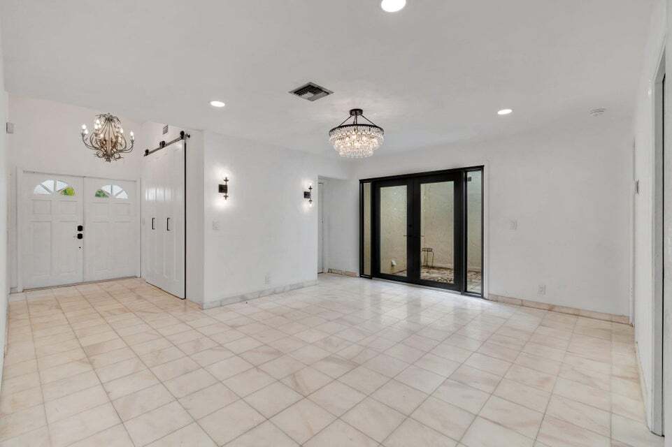 Building Photo - 7810 Villa Nova Dr