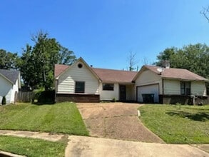 Building Photo - House For Rent
