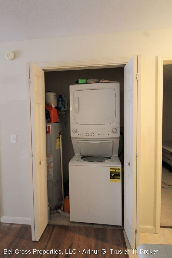 Building Photo - 4 br, 4 bath House - 4207 University Commo...