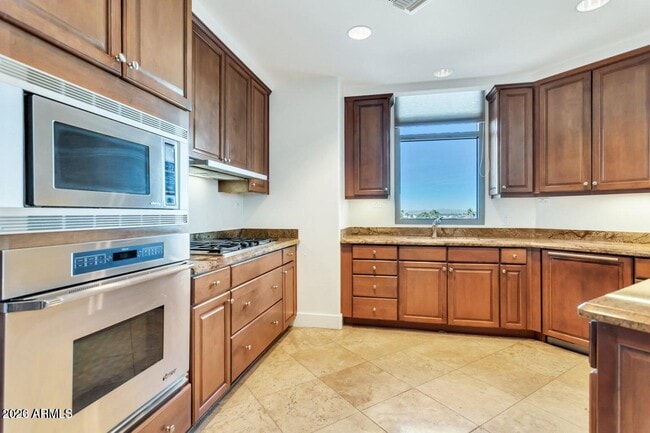 Building Photo - 2211 E Camelback Rd