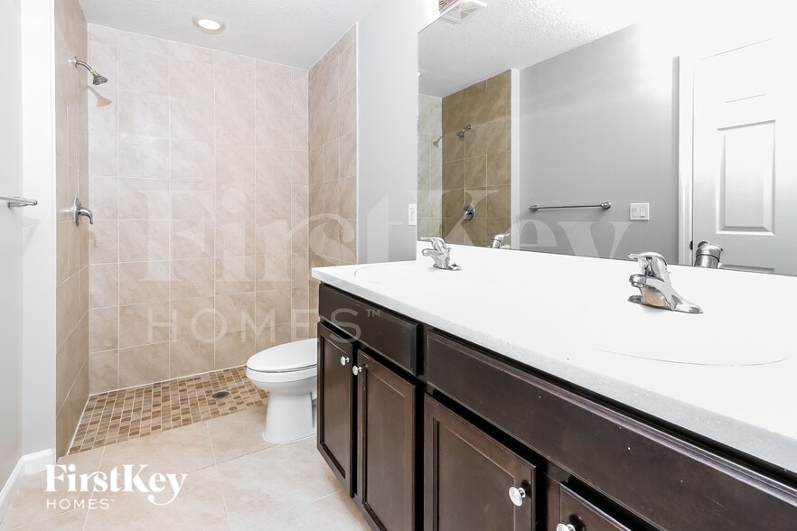 Building Photo - 511 SW Nadell Ave