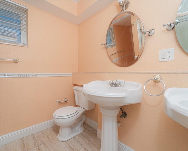 Building Photo - 430 NE 145th St