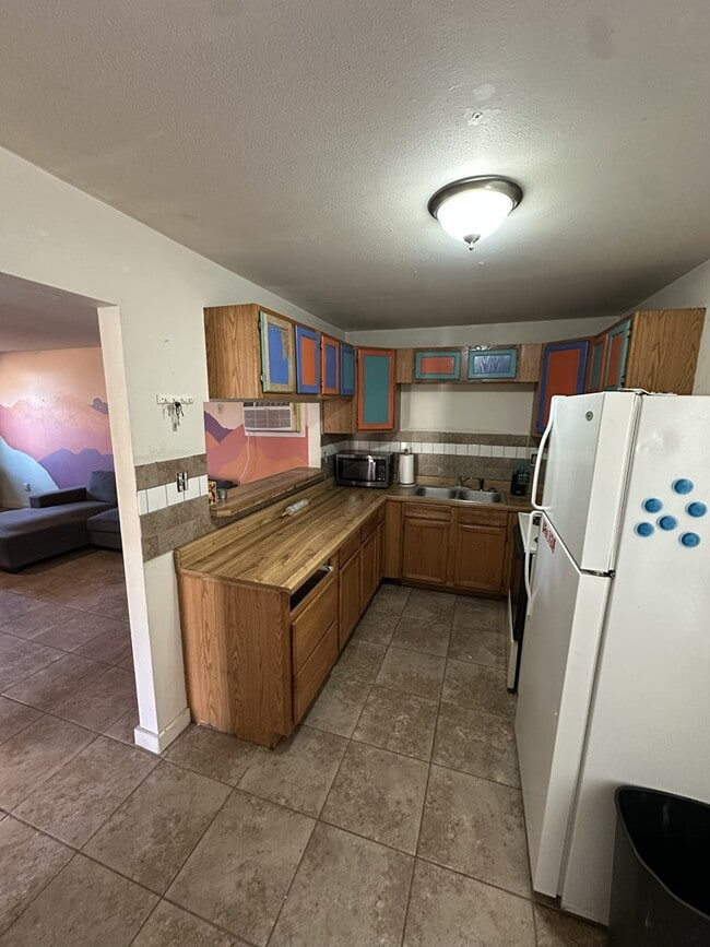 Building Photo - 1104 N 5th St