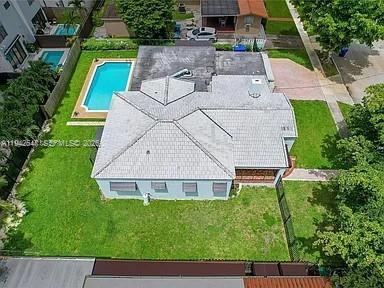 Building Photo - 3050 SW 21st St