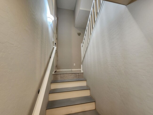 Building Photo - Three Level Mountains Edge Townhome