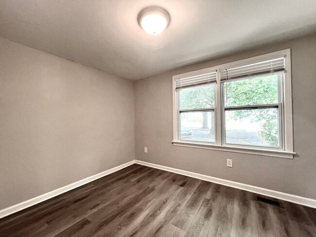 Building Photo - Stunning 4BR/2BA Home in Charlotte!