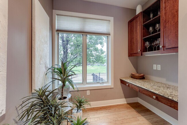 Building Photo - Prime Downtown 2-Bedroom Condo Steps from the Old Market!!