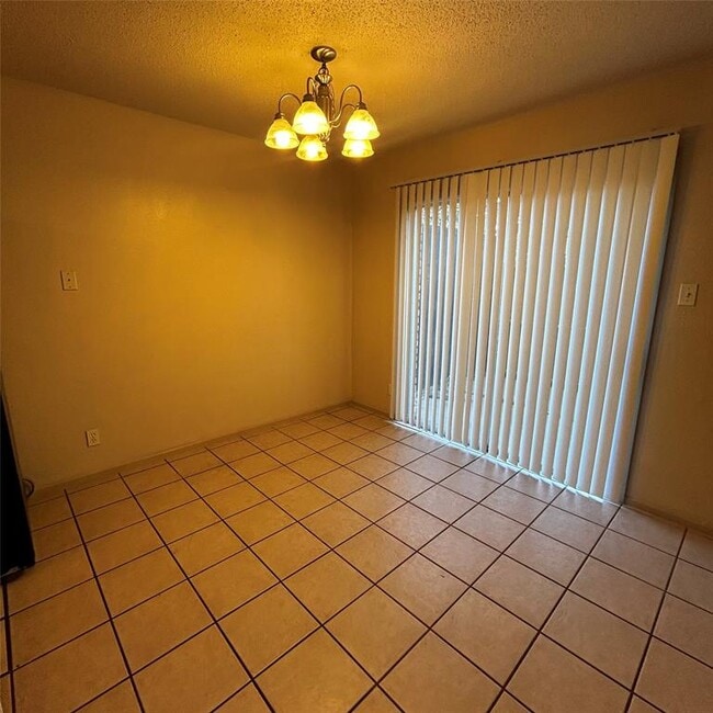 Building Photo - 7204 Creekside Dr