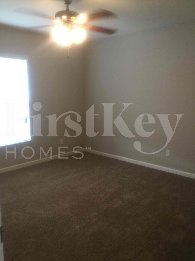 Building Photo - 3549 SW Rosardo St