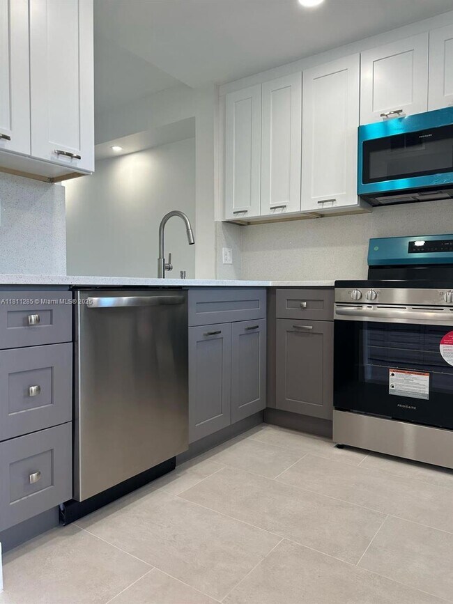 Building Photo - 9449 Boca Cove Cir