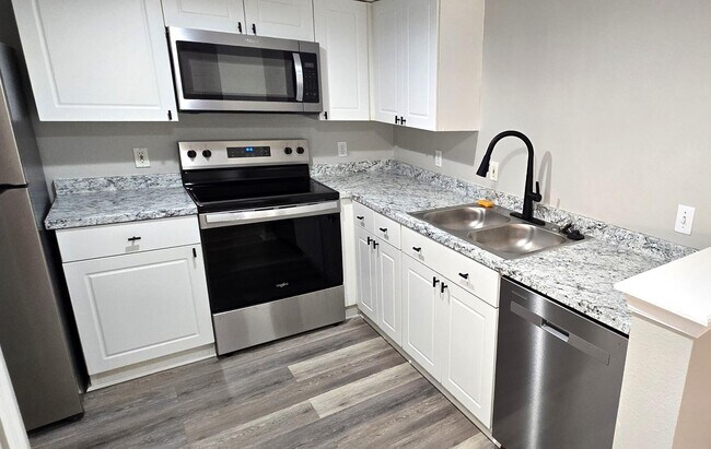 Building Photo - 8810 Grand Palms Cir