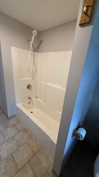 Bathroom - 41 Lakeview Pl